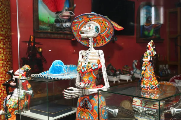 Мексиканські сувеніри, великий вибір у сувенірному магазині — стокове фото