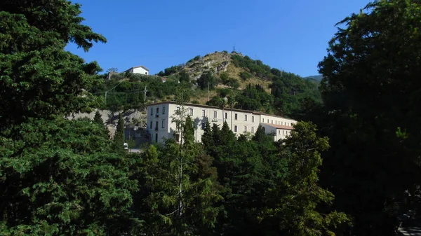 Τοπίο Βουνά Και Μοναστήρι Του Minim Friars Στην Paola Καλαβρία — Φωτογραφία Αρχείου