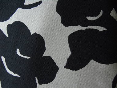 Soyut Çiçeklerle Gümüş ve Siyah Doku