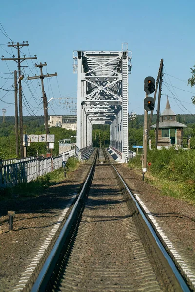 Spoorbrug Een Provinciestad Zomer — Stockfoto