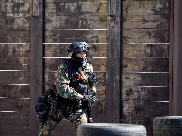 Les Soldats Des Forces Spéciales Prennent Assaut Les Murs — Photo