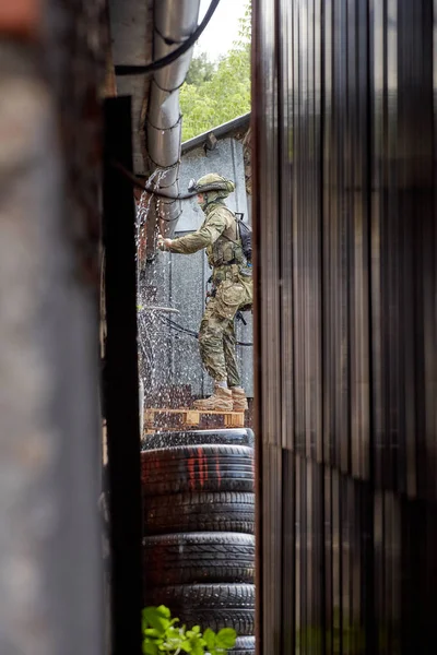 Les Soldats Des Forces Spéciales Surmontent Les Obstacles — Photo