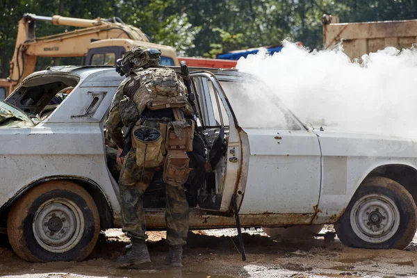 Soldati Delle Forze Speciali Assaltano Auto — Foto Stock