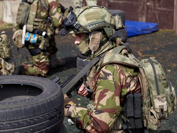 Forças Especiais Soldados Assumem Defesa — Fotografia de Stock