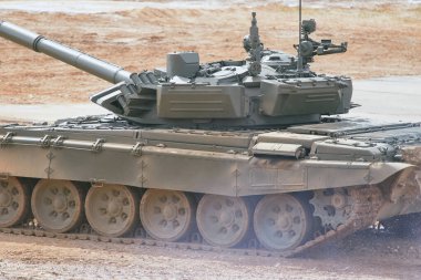 Ordu-2020 forumu sırasında Moskova yakınlarındaki Alabino 'da düzenlenen tank biatlon yarışmasında modern tank