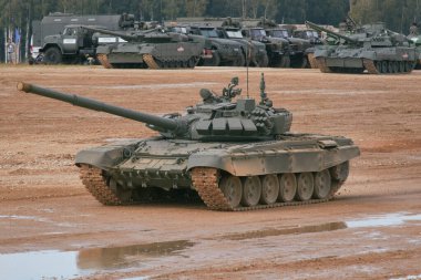 Ordu-2020 forumu sırasında Moskova yakınlarındaki Alabino 'da düzenlenen tank biatlon yarışmasında modern tank