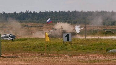 Ordu-2020 forumu sırasında Moskova yakınlarındaki Alabino 'da düzenlenen tank biatlon yarışmasında modern tank