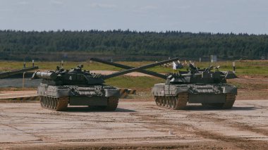Ordu-2020 forumu sırasında Moskova yakınlarındaki Alabino 'da düzenlenen tank biatlon yarışmasında modern tank