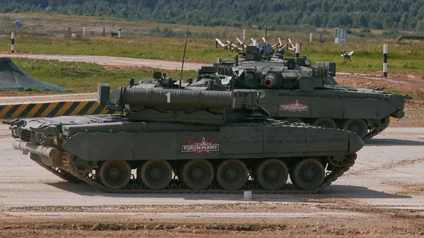 Ordu-2020 forumu sırasında Moskova yakınlarındaki Alabino 'da düzenlenen tank biatlon yarışmasında modern tank