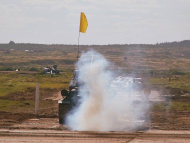 Sovyet tankı T-34 Moskova yakınlarındaki Alabino 'da düzenlenen tank biatlon yarışmasında Ordu-2020 forumu sırasında