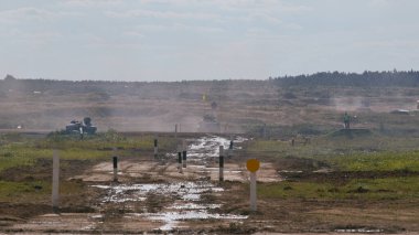 Sovyet tankı T-34 Moskova yakınlarındaki Alabino 'da düzenlenen tank biatlon yarışmasında Ordu-2020 forumu sırasında