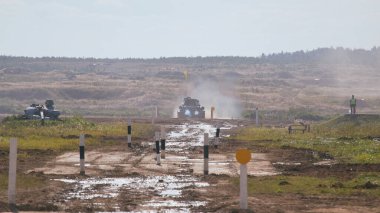 Sovyet tankı T-34 Moskova yakınlarındaki Alabino 'da düzenlenen tank biatlon yarışmasında Ordu-2020 forumu sırasında