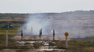 Ordu-2020 forumu sırasında Moskova yakınlarındaki Alabino 'da düzenlenen tank biatlon yarışmasında modern tank