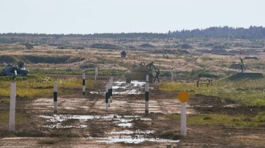 Ordu-2020 forumu sırasında Moskova yakınlarındaki Alabino 'da düzenlenen tank biatlon yarışmasında modern tank