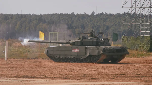 stock image Modern tank at the tank biathlon competition in Alabino near Moscow during the Army-2020 forum