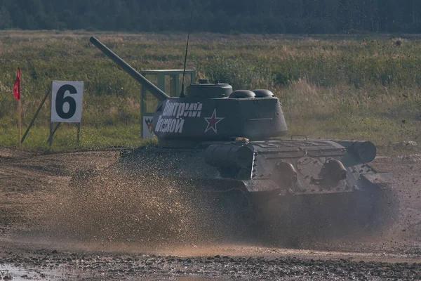 Tanque Soviético Competición Biatlón Tanque Alabino Cerca Moscú Durante Foro — Foto de Stock