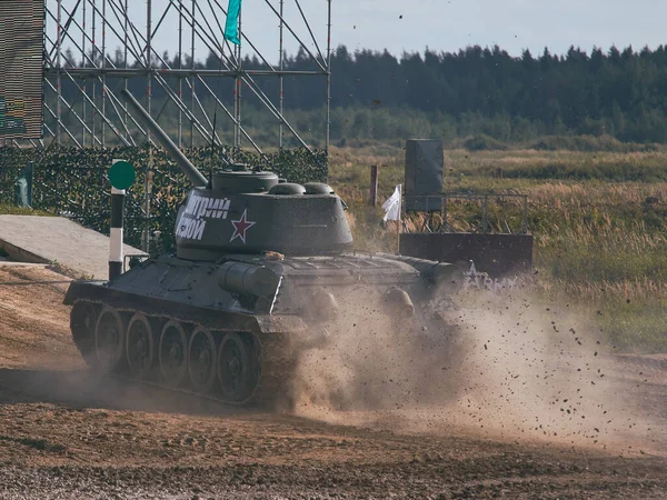 Tanque Soviético Competición Biatlón Tanque Alabino Cerca Moscú Durante Foro — Foto de Stock