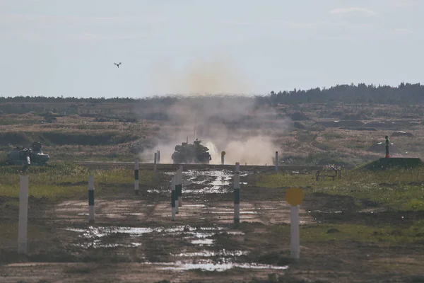 Ordu-2020 forumu sırasında Moskova yakınlarındaki Alabino 'da düzenlenen tank biatlon yarışmasında modern tank