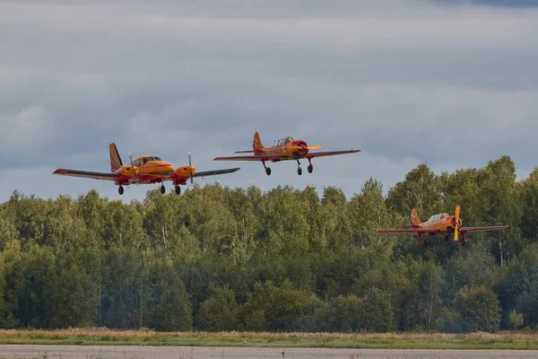 Пилотные Выступления Поршневых Самолетов Авиасалоне — стоковое фото