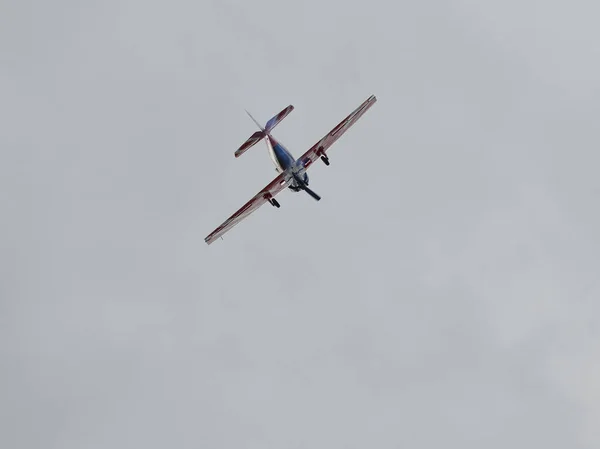Pilotażowe Występy Samolotów Tłokowych Jaków Pokazach Lotniczych — Zdjęcie stockowe