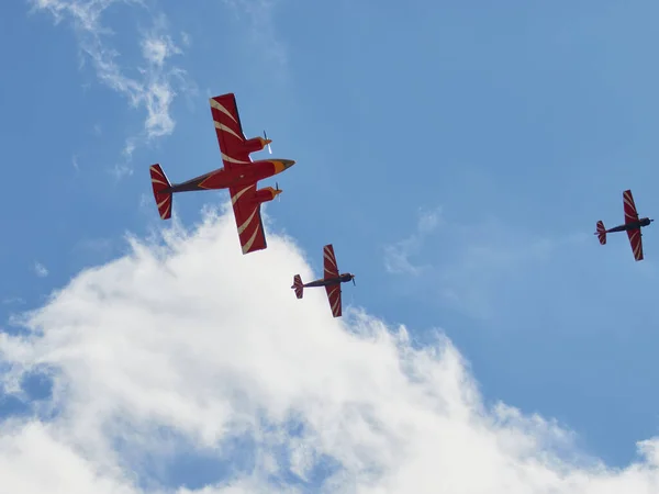 Pilotprestationer För Yak Kolvflygplan Flygmässan — Stockfoto