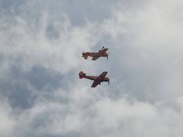 Hava Gösterisinde Yak Piston Uçaklarının Pilot Performansları — Stok fotoğraf