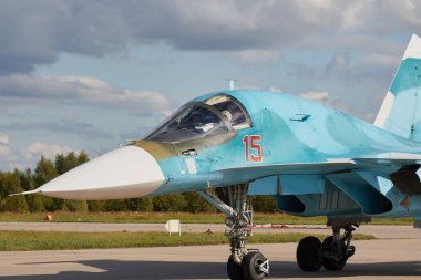 Hava gösterisinde jet uçağı MiG-29 'un inişi.