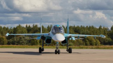 Hava gösterisinde jet uçağı MiG-29 'un inişi.