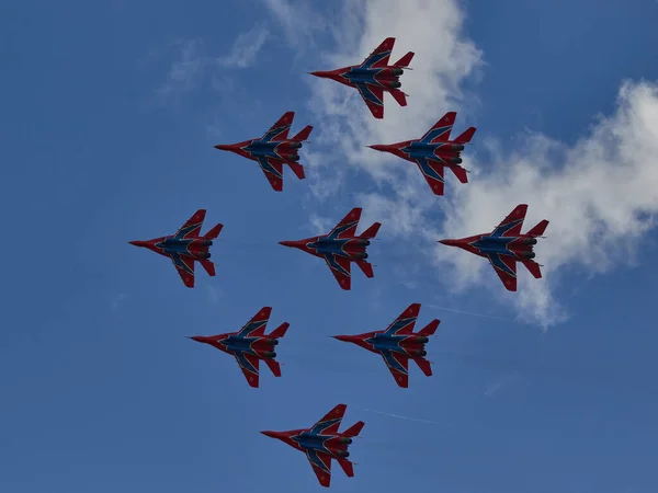 Aerobatiek Van Russian Knights Swifts — Stockfoto