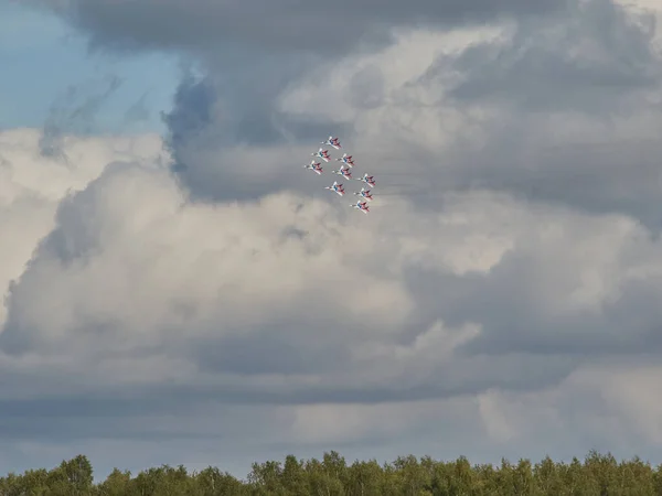 Aerobatyka Rosyjskich Rycerzy Swifts — Zdjęcie stockowe