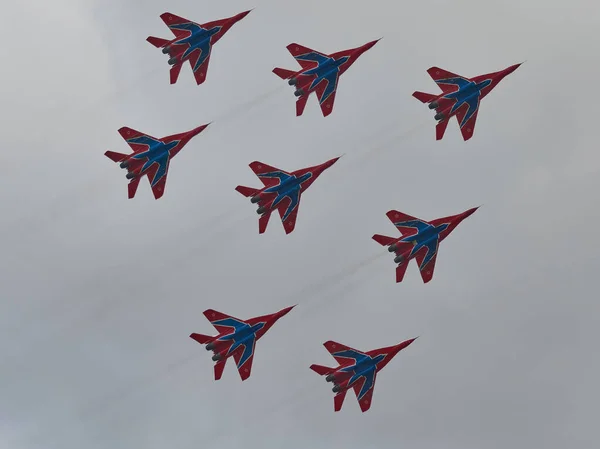 Aerobatics Russian Knights Swifts — Stock Photo, Image