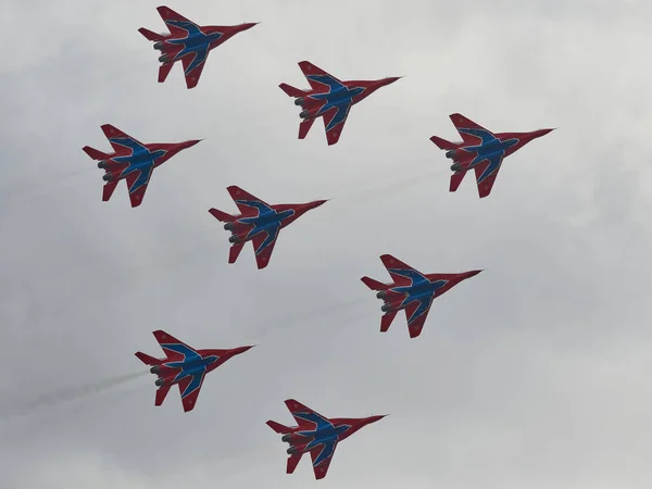 Aerobatics Russian Knights Swifts — Stock Photo, Image