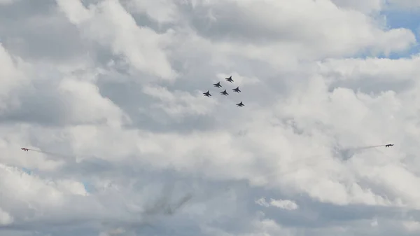 Aérobic Russian Knights Swifts — Photo