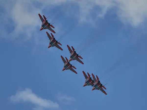 Αεροβική Από Ρώσους Ιππότες Και Swifts — Φωτογραφία Αρχείου