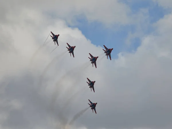 Aerobatiek Van Russian Knights Swifts — Stockfoto