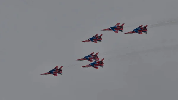 Aerobatiek Van Russian Knights Swifts — Stockfoto