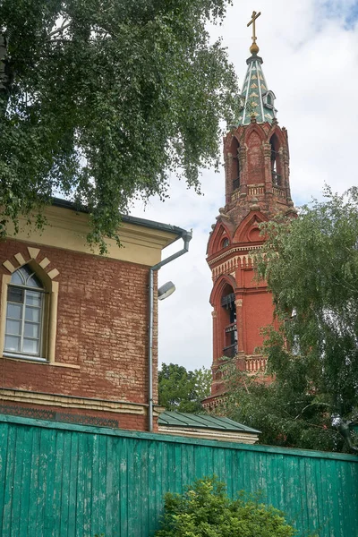 Старая Кирпичная Колокольня Православного Монастыря — стоковое фото