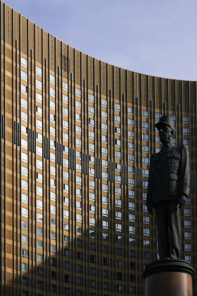 Monumento Gaulle Frente Hotel Cosmos —  Fotos de Stock