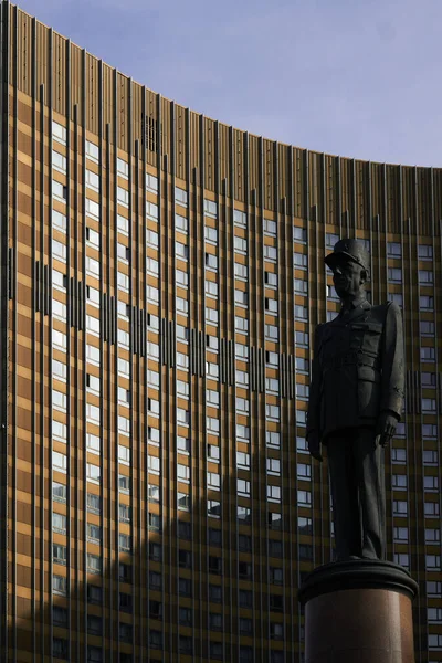Monumento Gaulle Frente Hotel Cosmos —  Fotos de Stock