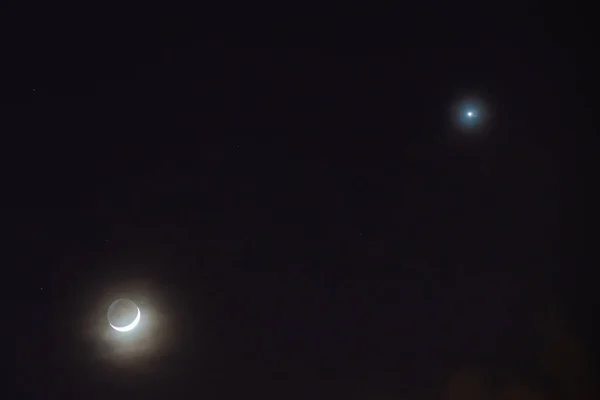 夜空の三日月と惑星金星 — ストック写真