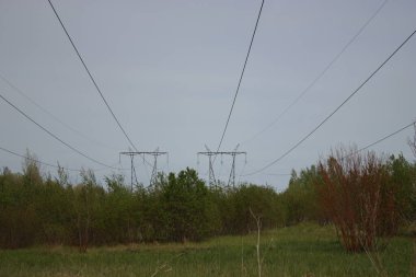 Alandaki elektrik hatları