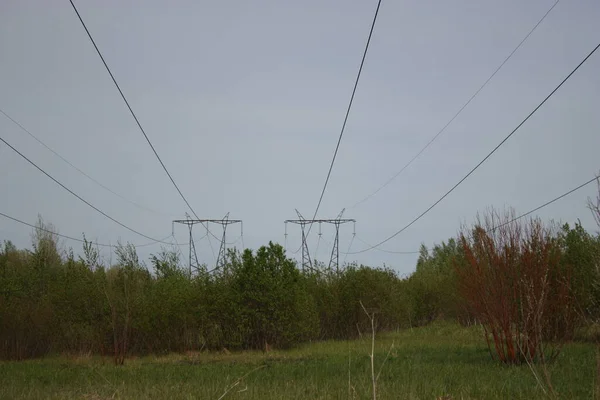 Alandaki elektrik hatları