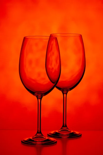 Dois Copos Vinho Fundo Vermelho — Fotografia de Stock