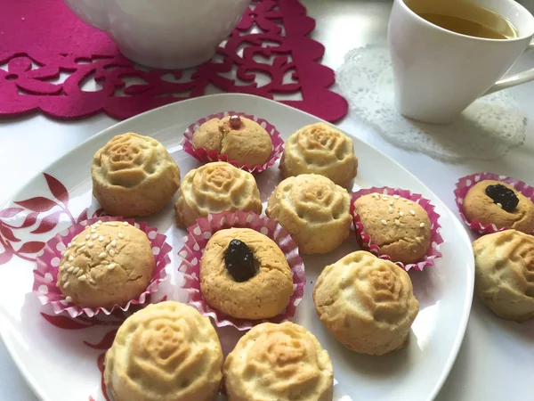 Auf Der Untertasse Liegen Cupcakes Papierform Zum Backen Gibt Eine — Stockfoto