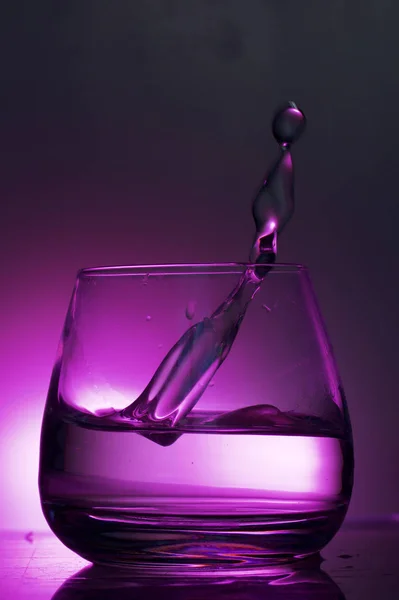 유리에 액체를 백라이트 — 스톡 사진