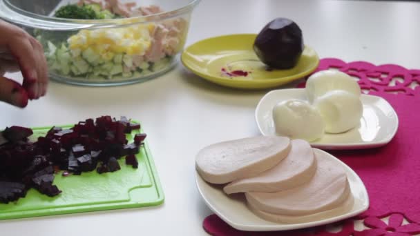 Cook Cuts Boiled Beets Cutting Board Nearby Dishes Other Ingredients — Stock Video