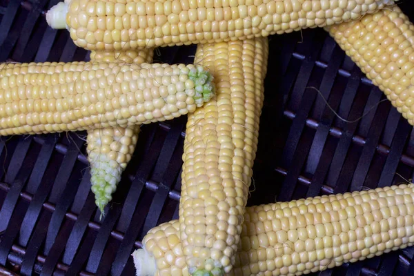New Crop Corn Cobs Lie Wooden Box — Stock Photo, Image