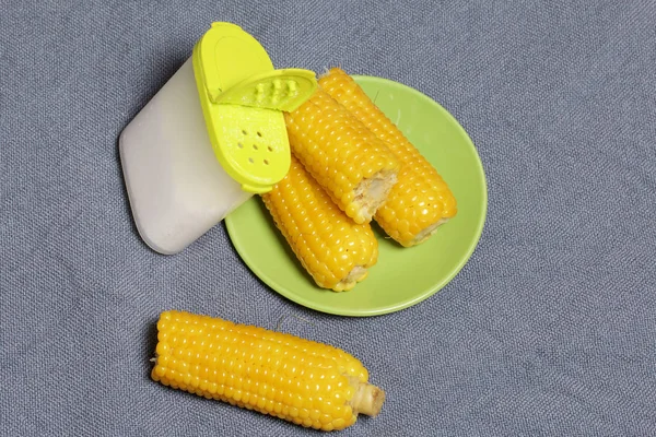 Cobs Boiled Corn Salt Salt Shaker Background Sacking — Stock Photo, Image