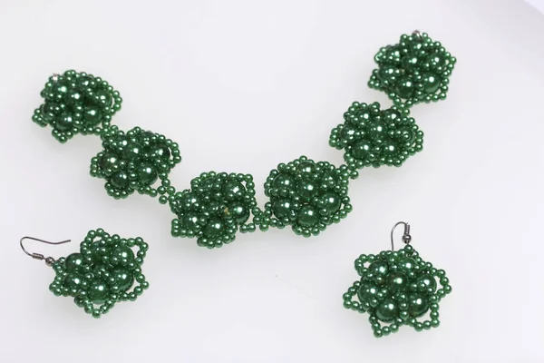 Ohrringe Und Armband Handgefertigt Handarbeiten Hause Perlenschmuck Grüne Farbe Auf — Stockfoto