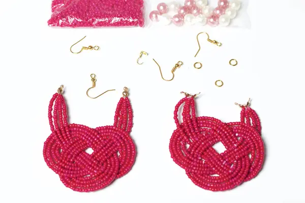 Pendientes Cuentas Hechas Mano Color Rosa Muy Cerca Encuentran Los —  Fotos de Stock